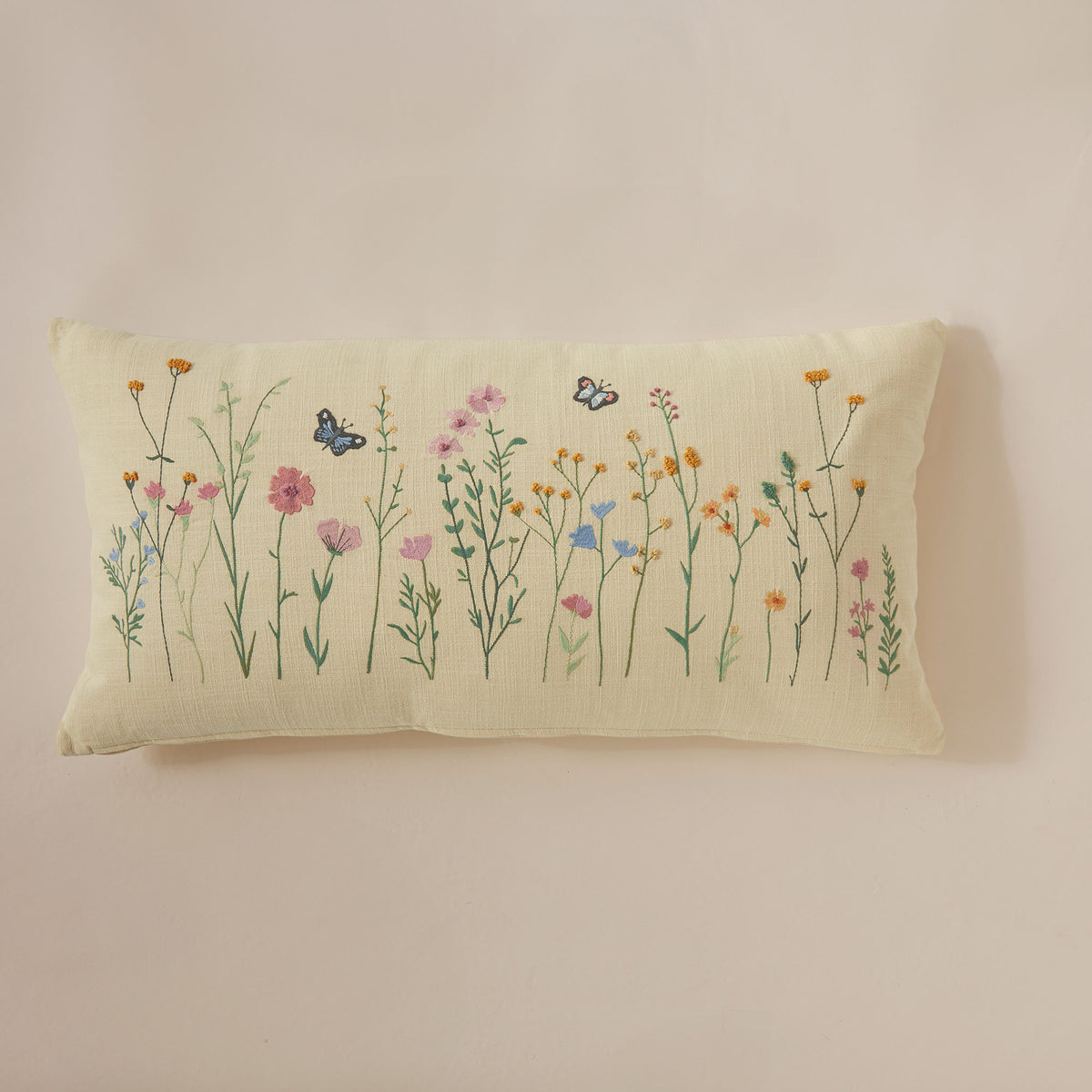 Decorative Pillow Dans les champs