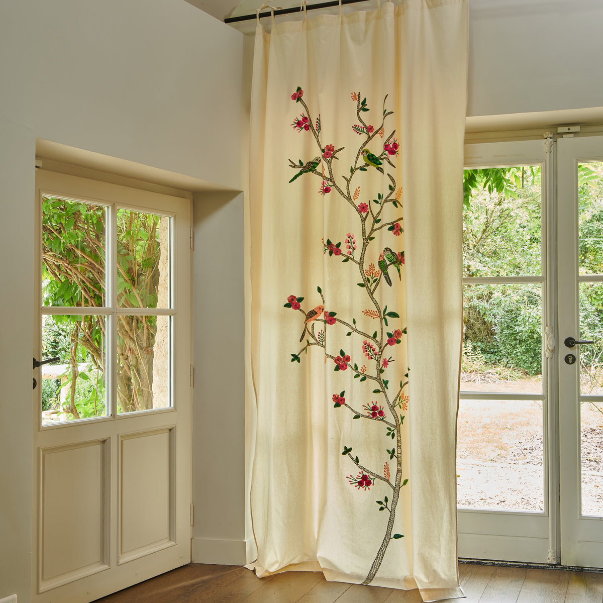 Curtain Au festival