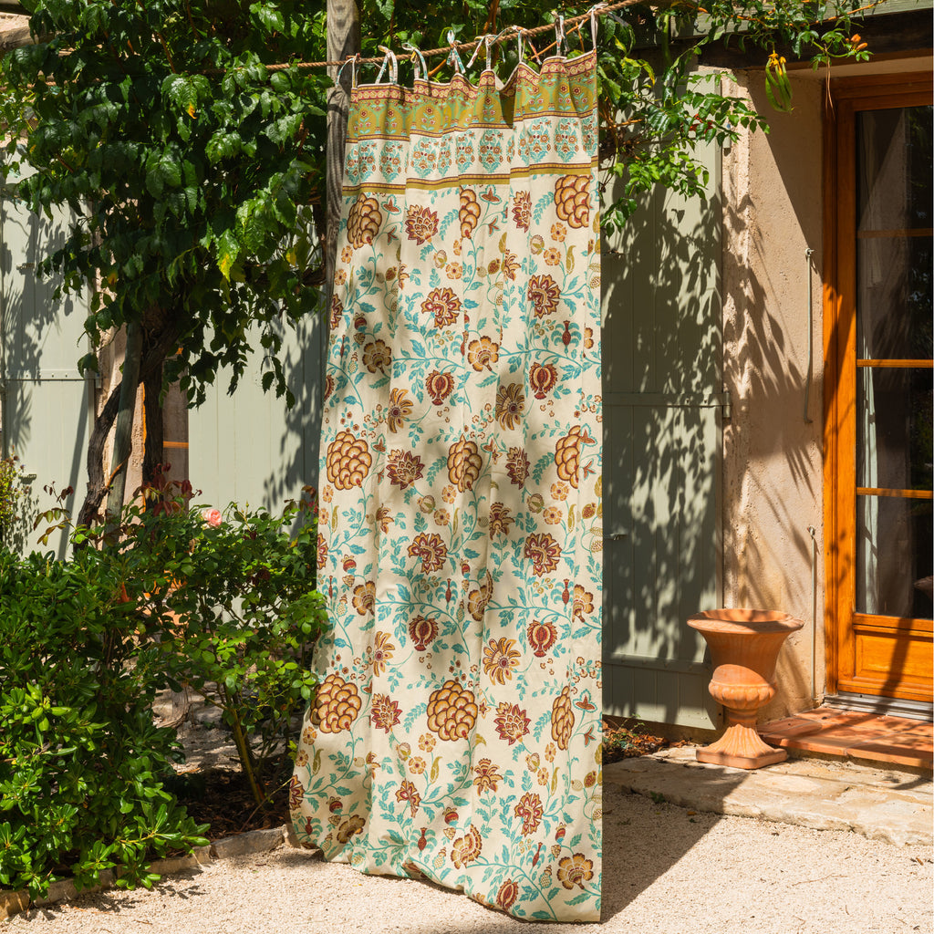 Curtain L'esprit d'ailleurs